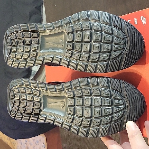 Nike Air Max Nuaxis in the "Black University Red" Mens 10 Womens 11.5 NWT & BOX - Picture 9 of 11